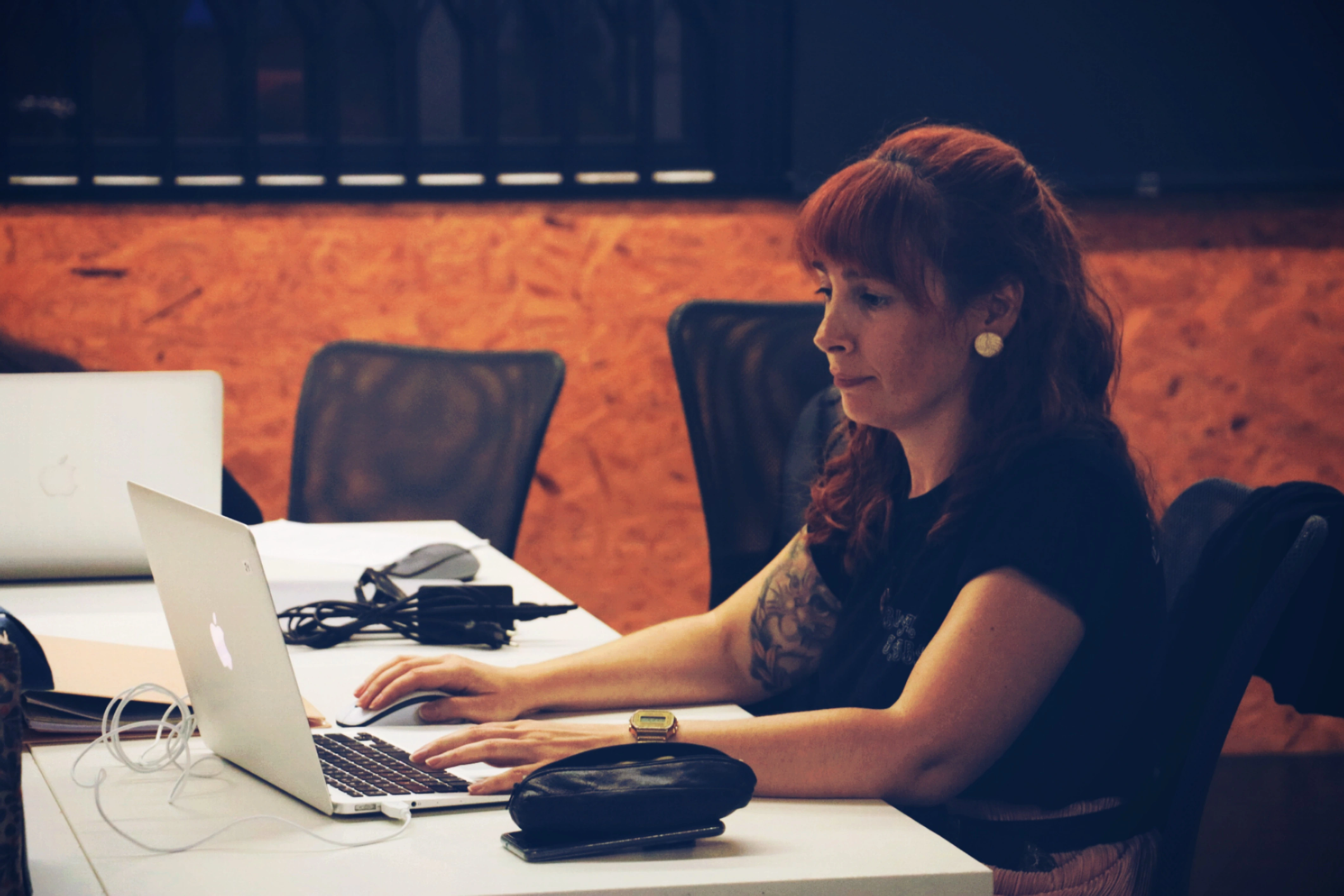 Agata Mascarenhas working on a pc